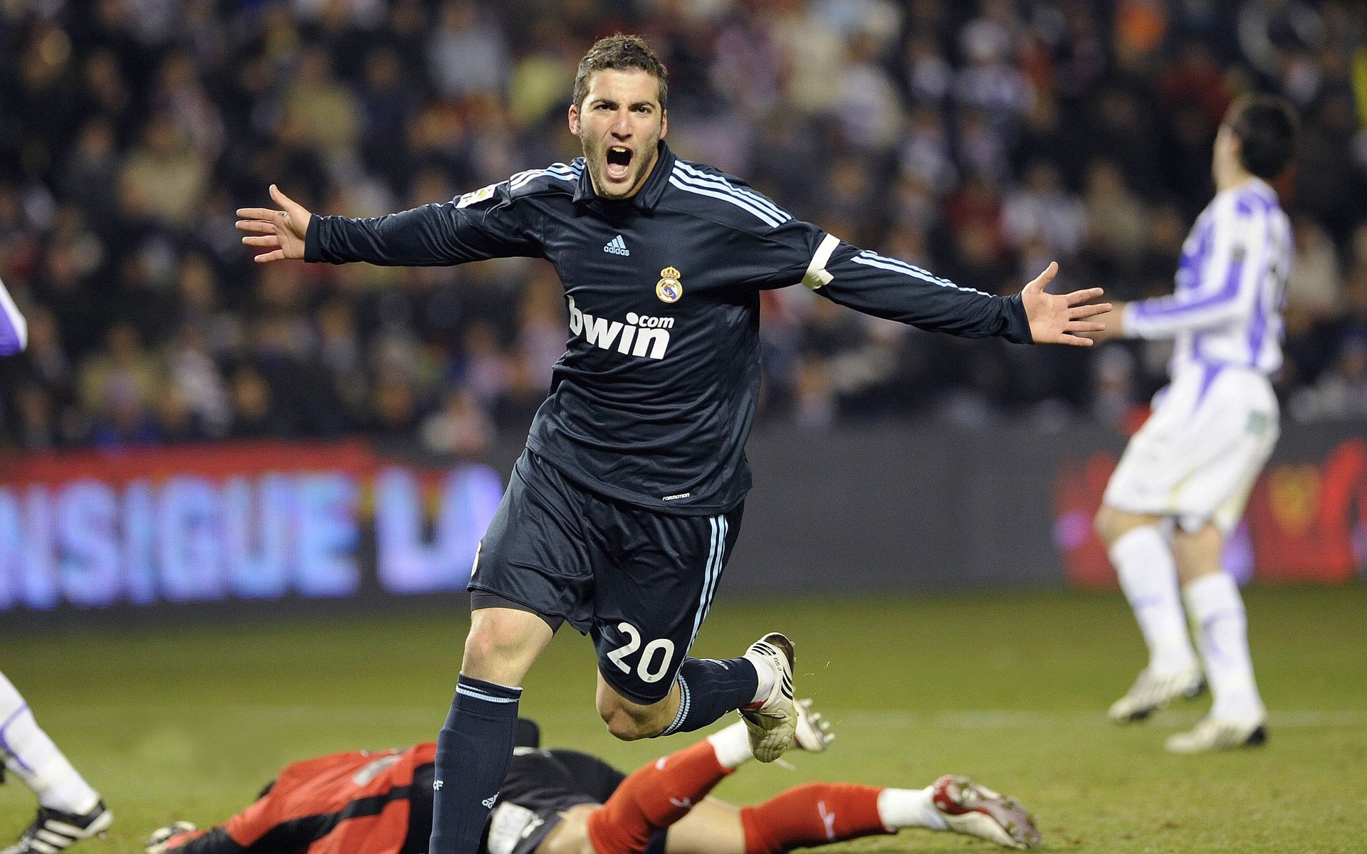 孙兴慜一锤定音,中国火力压制塞内加尔背后的足球密码